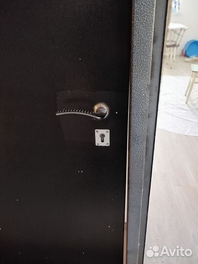 Дверь входная металлическая от застройщика