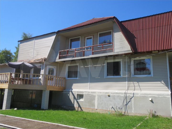 Коттедж 550 м² на участке 14 сот.