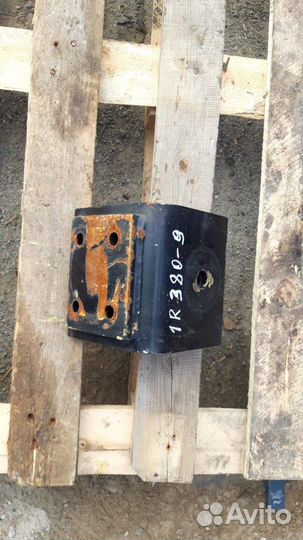 Крепление двигателя bracket RH Hyundai R380LC-9SH