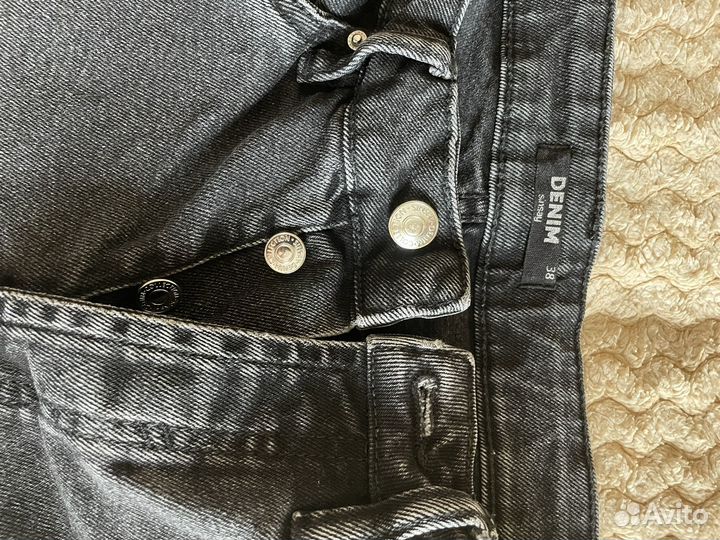 Джинсы на пуговицах