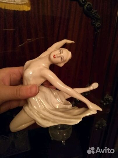 Статуэтка балерина фарфоровая