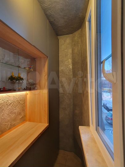 2-к. квартира, 56 м², 1/9 эт.