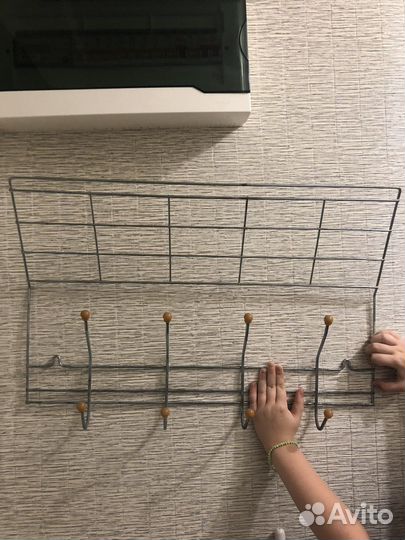 Вешалка настенная металлическая