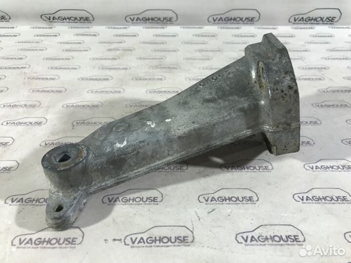 Кронштейн двигателя правый Ford Sierra 2.0 1989