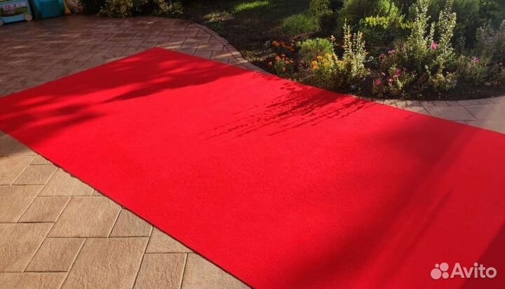 Красная ковровая дорожка