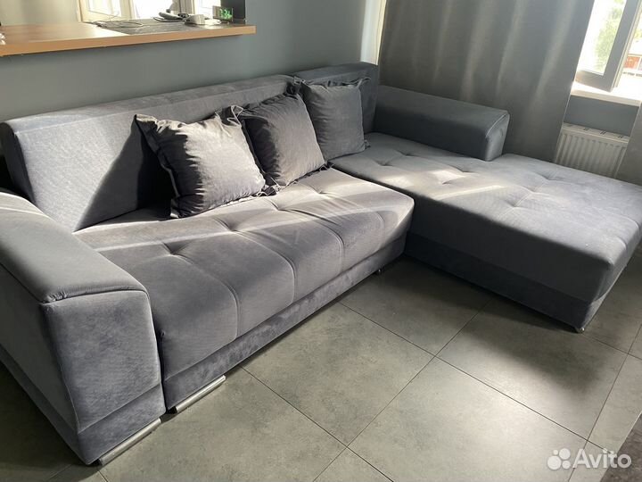 Большой угловой диван