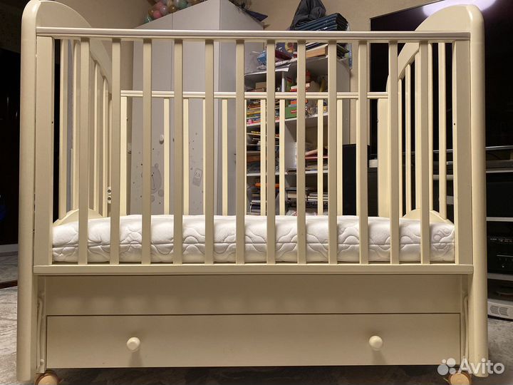 Детская кроватка Nuovita с продольным маятником