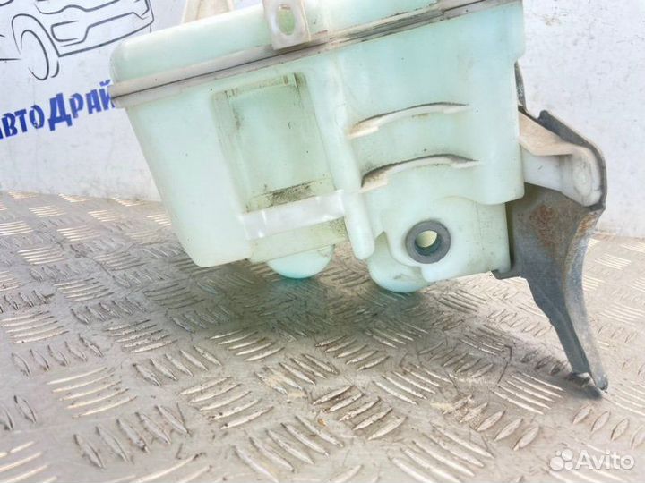 Бачок стеклоомывателя Toyota Corolla ZRE151L 1zrfe