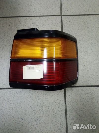 Volkswage Passat B3 фонарь задний R357945112