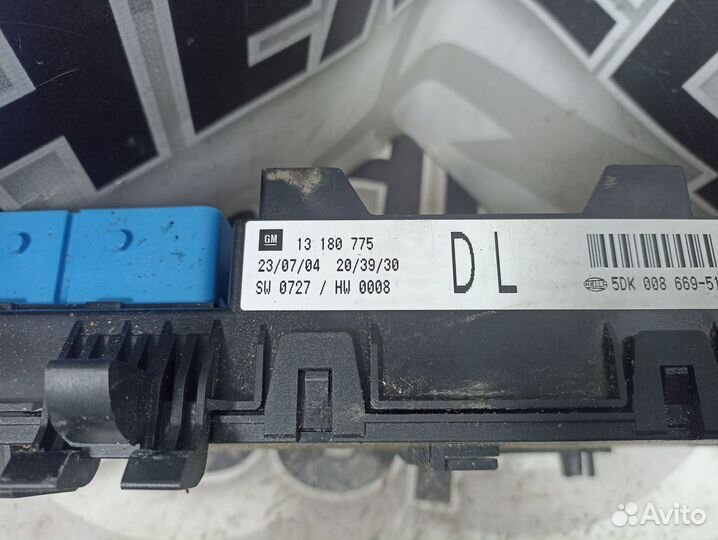 Блок предохранителей Opel Zafira B