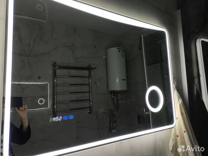 Зеркало настенное в ванную комнату,почти новое