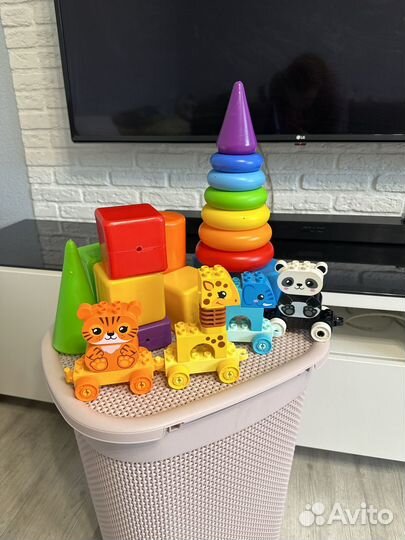 Пирамидка, паровозик из лего