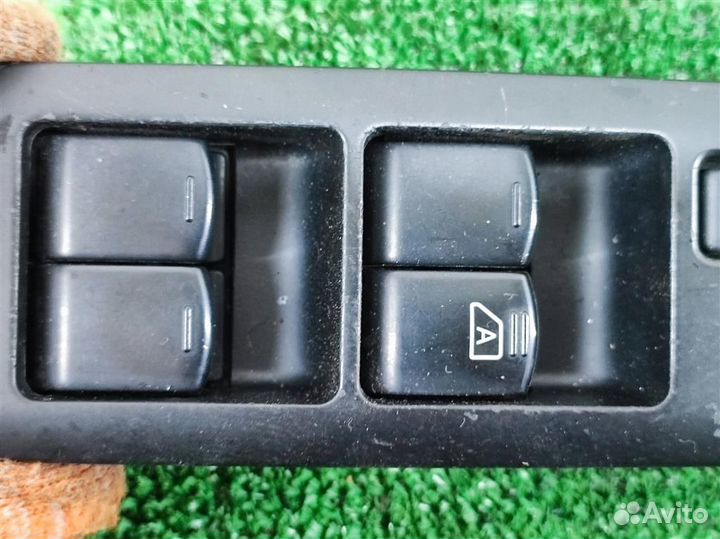 Блок управления стеклоподъемниками Nissan Qashqai