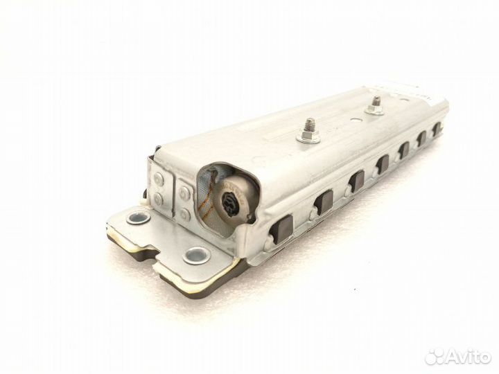 Подушка безопасности в колени Mercedes-Benz