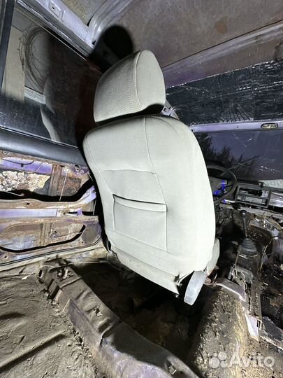 Передние сидения Geely мк