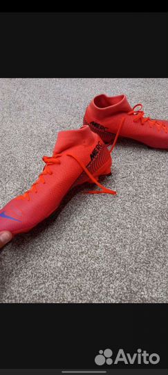 Футбольные бутсы Nike