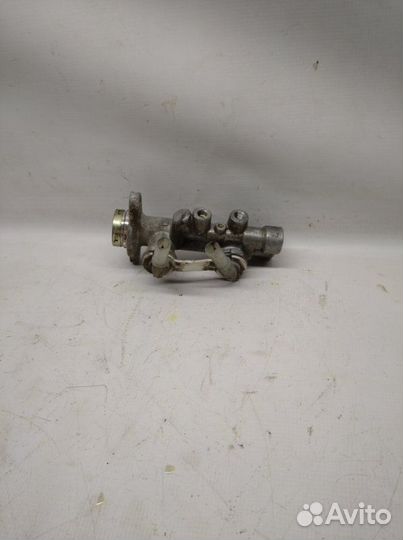 Главный тормозной цилиндр Nissan Vanette KMC22