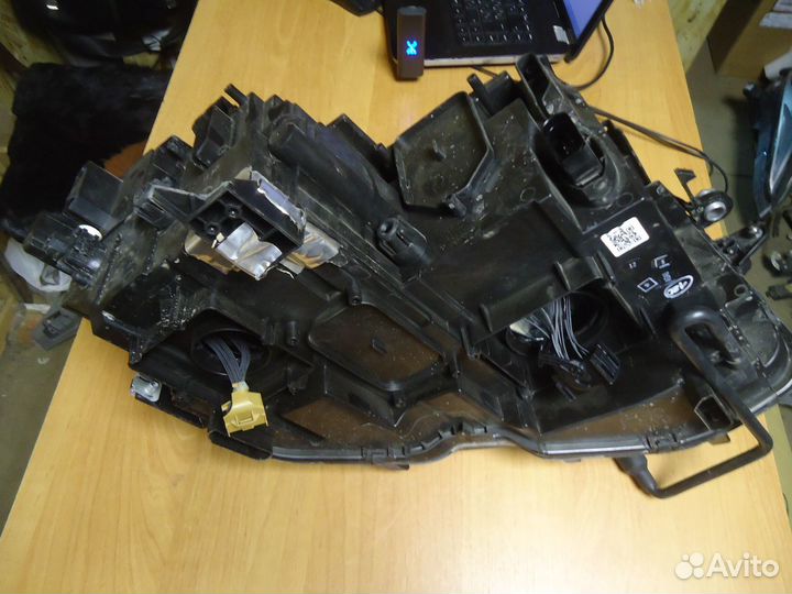 Фара левая Volkswagen Tiguan