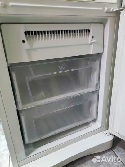 Холодильник indesit