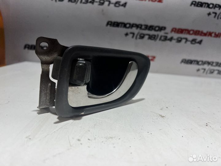 Ручка внутреняя задняя левая Mitsubishi Galant