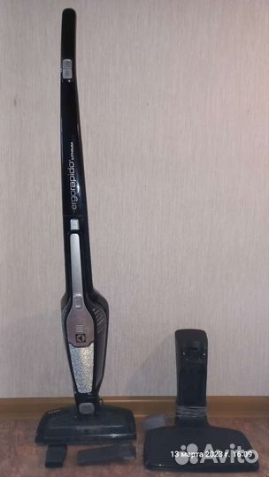 Вертикальный пылесос Electrolux zb3015sw