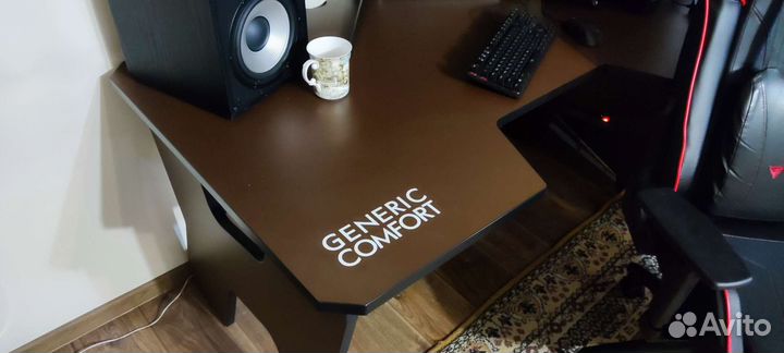 Компьютерный стол Generic Comfort