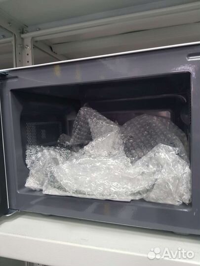 Микроволновая печь Midea MM720C4E-W