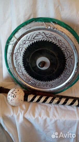 Щит с принадлежностями обороны