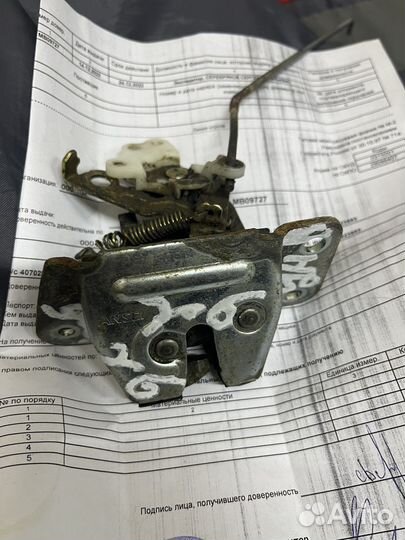 Замок крышки багажника Митцубиси Ланцер 9