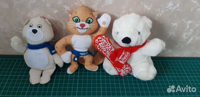 Стакан и игрушки с символом олимпиады 2014 и 2018г