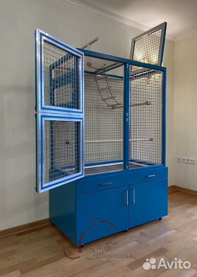 Антивандальная клетка-витрина для крупных попугаев
