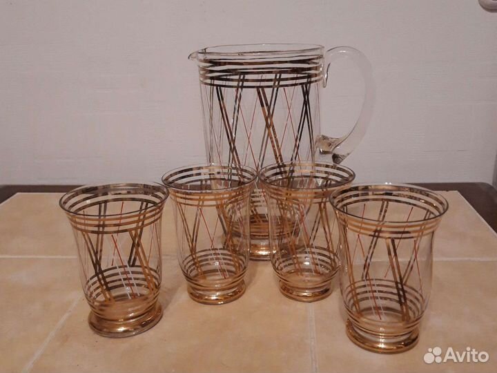 Кувшин цветное стекло и стаканы