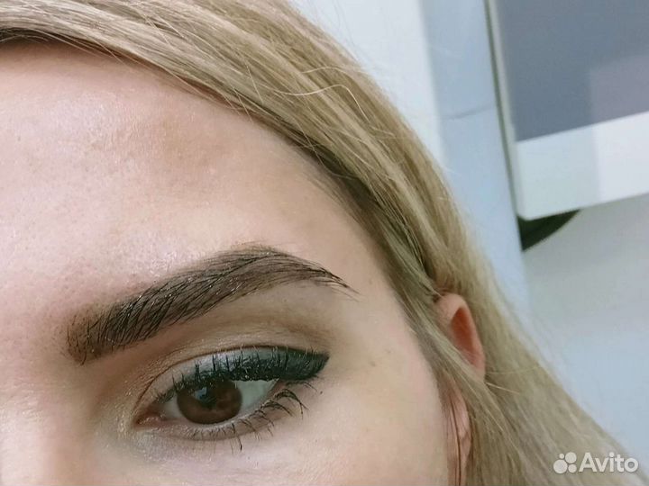 Бровист, визажист