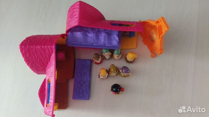 Игрушечный домик Белоснежка и 7 гномов