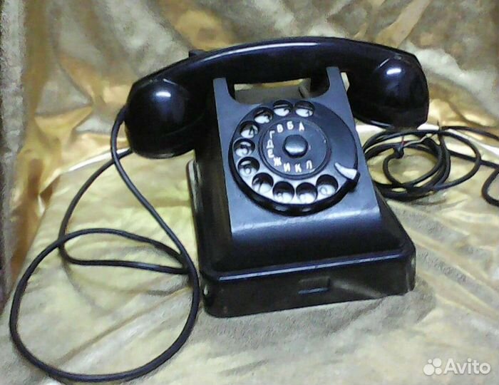 Старинный телефон. Винтаж. Ретро
