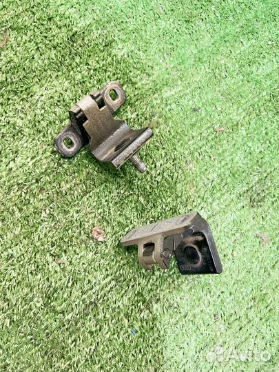 Петли крышки багажника VAG