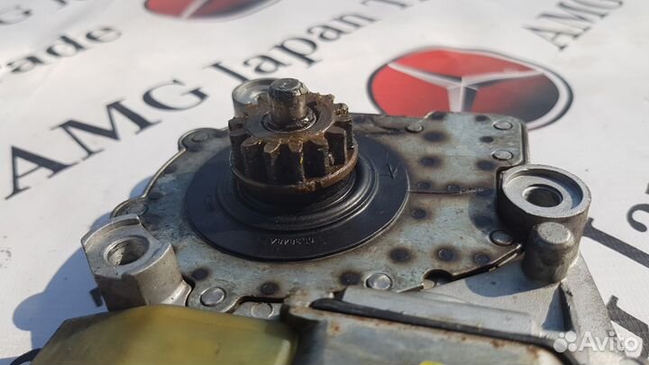 Электро мотор слева на Mercedes-Benz W140 S