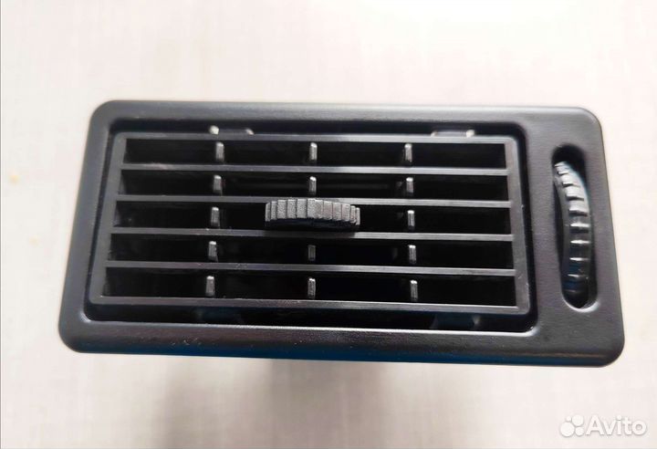 Вентиляционное отверстие для приборной панели