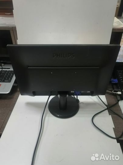 Монитор Philips 193V5L
