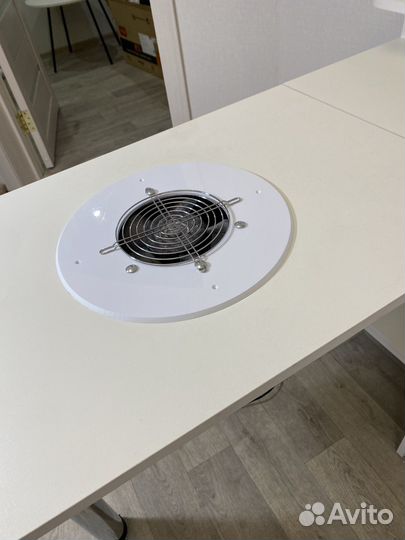 Раскладной маникюрный стол с вытяжкой