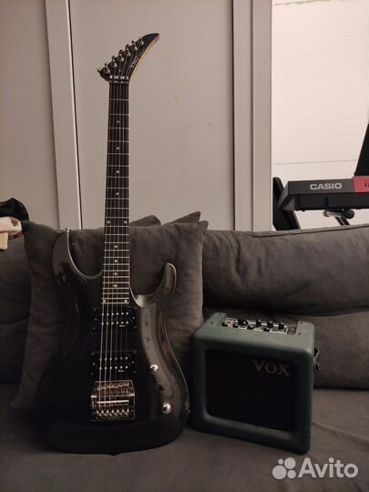 Электрогитара с комбоусилителем