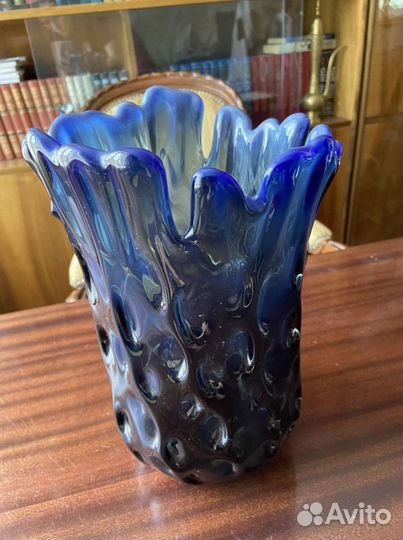 Ваза из цветного стекла