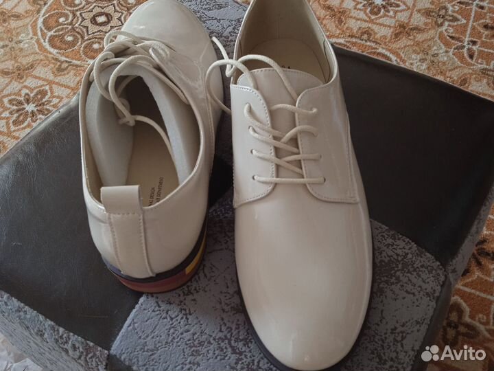 Туфли жен. Натурал лак, новые, разм 40
