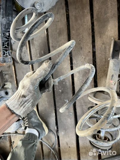 Пружина Citroen C4 первое поколение