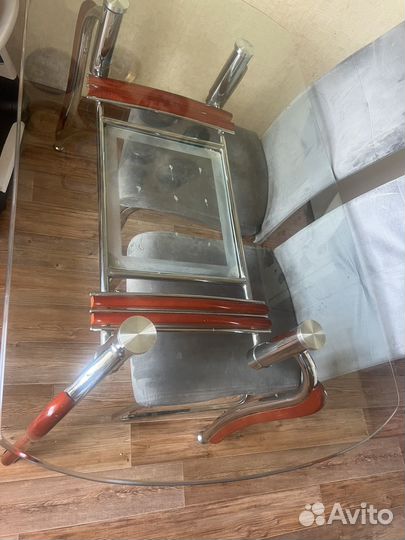 Кухонный стол стеклянный