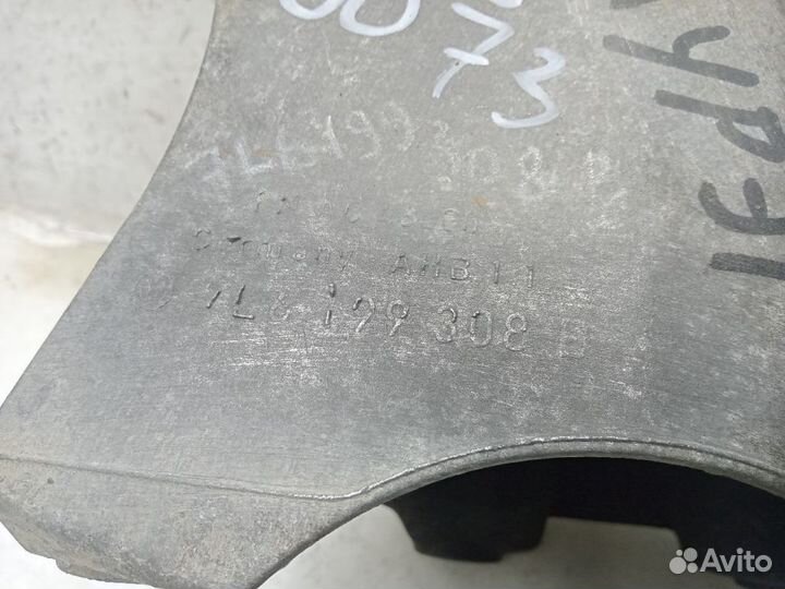 Кронштейн двигателя audi Q7 4L Правый