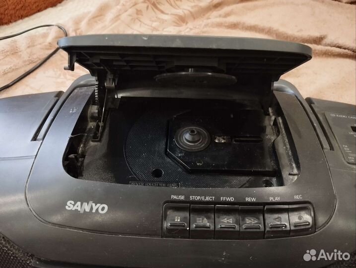 Магнитофон Sanyo