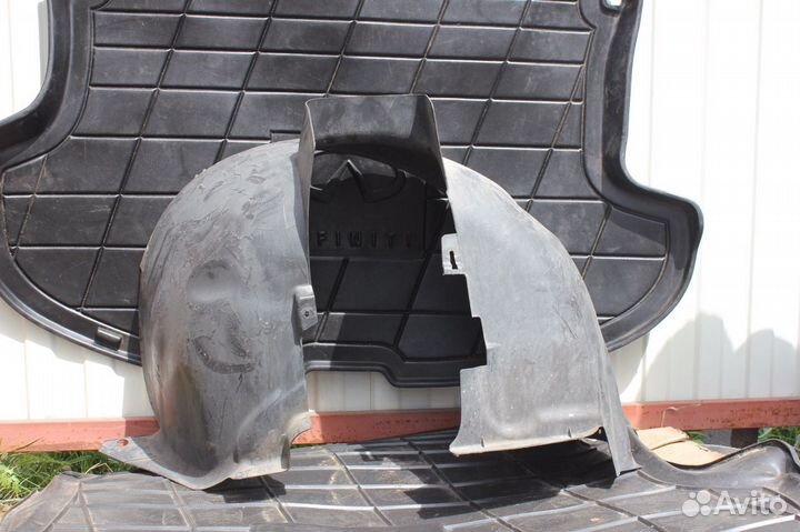 Подкрылок Volvo XC90 передний левый правый