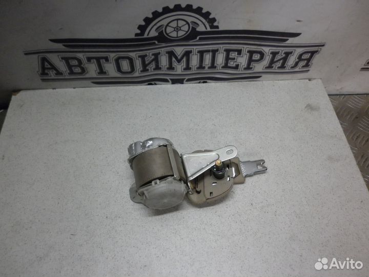 Ремень безопасности задний Toyota Highlander 1