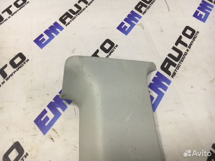 Накладка стойки средняя левая Шкода Октавия тур